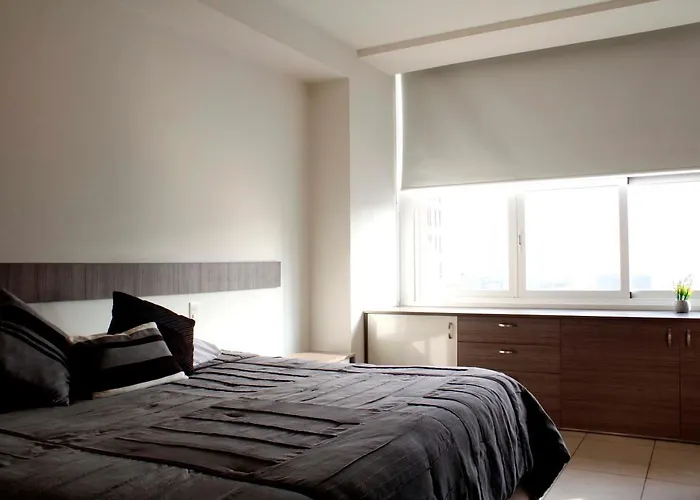 Premier Downtown 4 Guests 1202